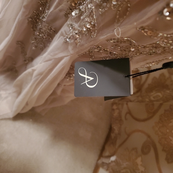 Dress - Picture 5 of 7